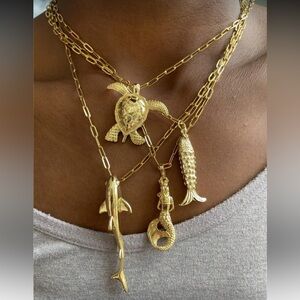 Gold Turtle Pendant Necklace M698